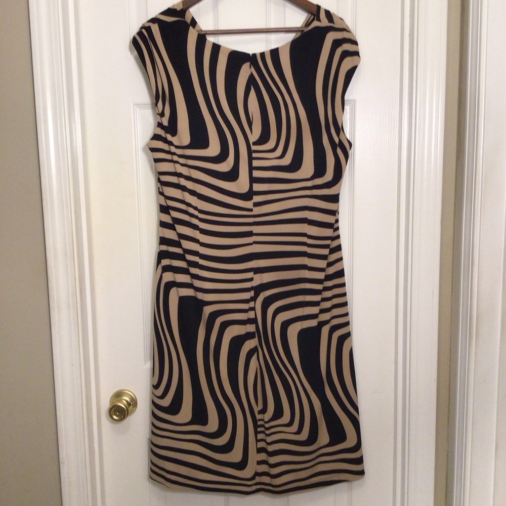 Tahari Arthur S Levine Black and Tan Dress Size 16W - Picture 2 of 13